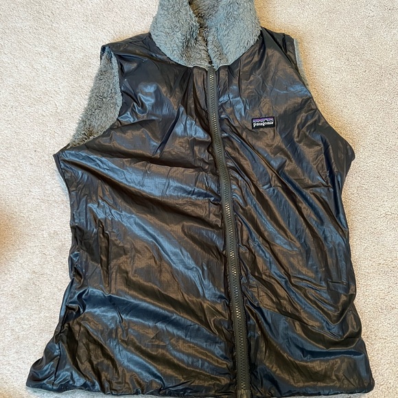 Women’s Patagonia Vests - Picture 2 of 4